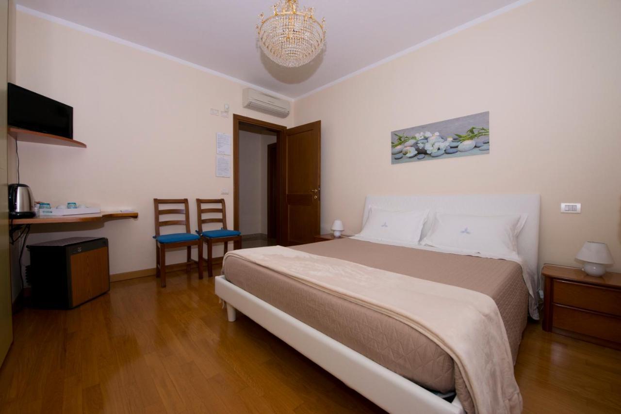 La Casa Di Pimpi Bed & Breakfast Desenzano del Garda Bagian luar foto